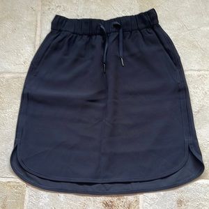 Lululemon Skirt - Size 6 - Black